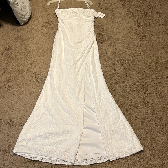 Size 8. DB studio strapless wedding dress. - Picture 3 of 4